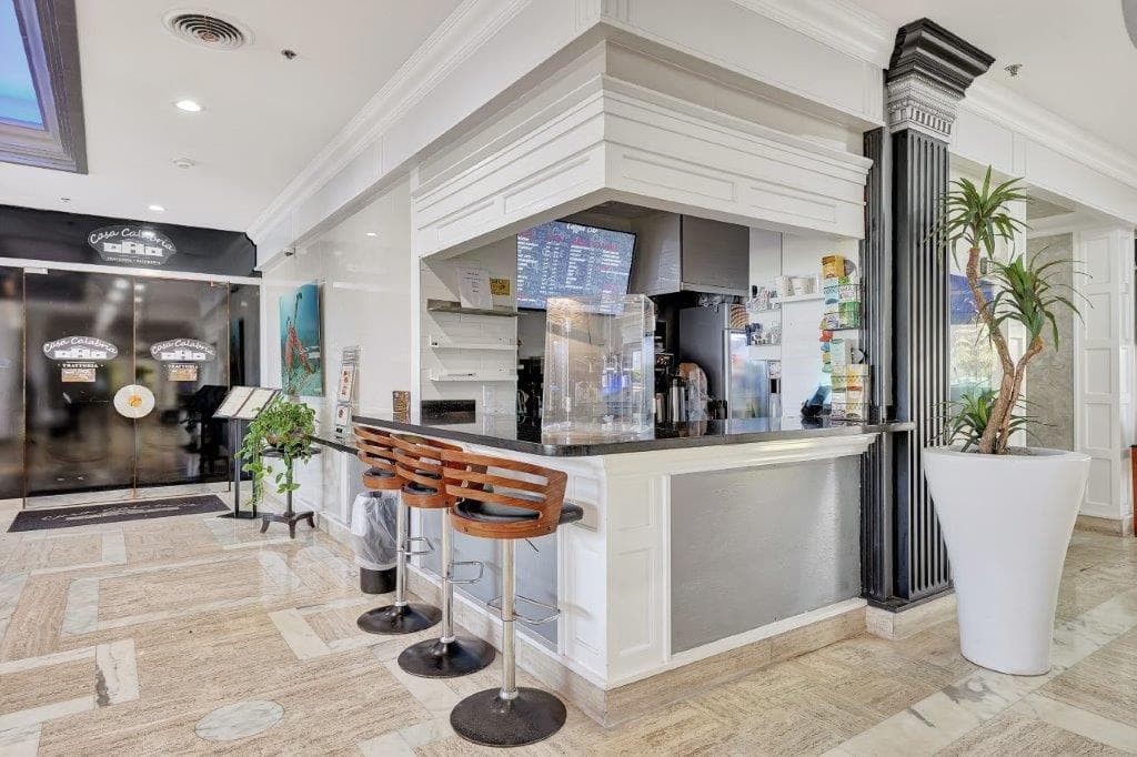 private cabana — Amenities and Comfort Features