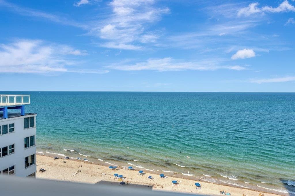 Pet-friendly Ocean Manor beachfront