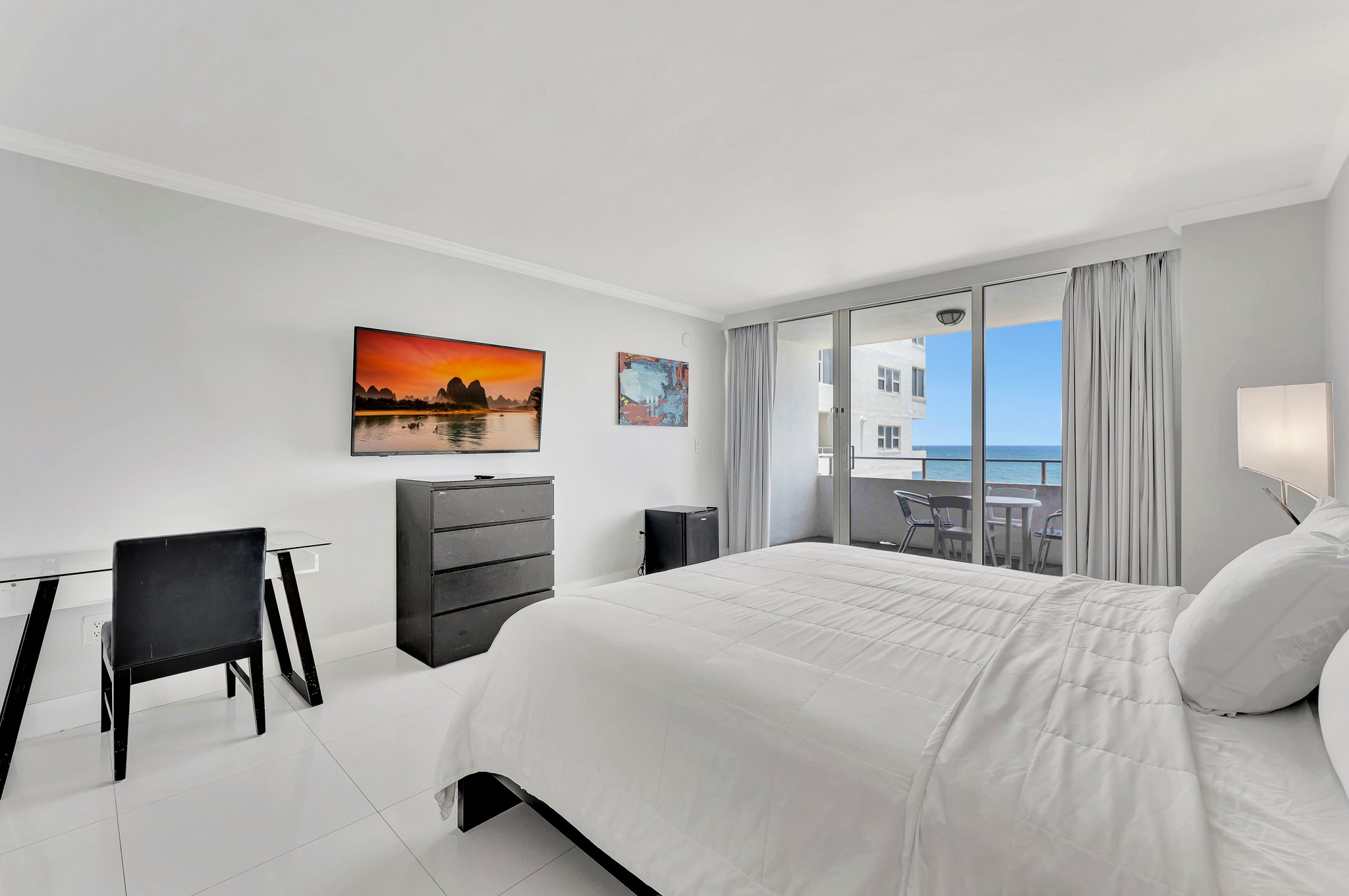 King bed with nightstands and artwork in cozy Signature Room