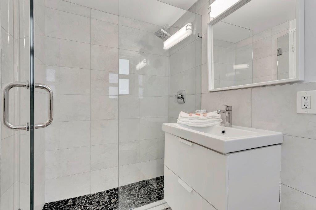 Penthouse 1104 master bathroom with jetted tub and city window