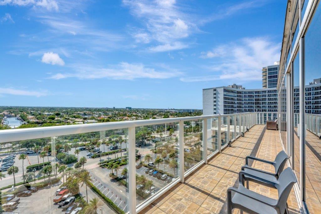 Penthouse 1104 terrace seating with city panorama