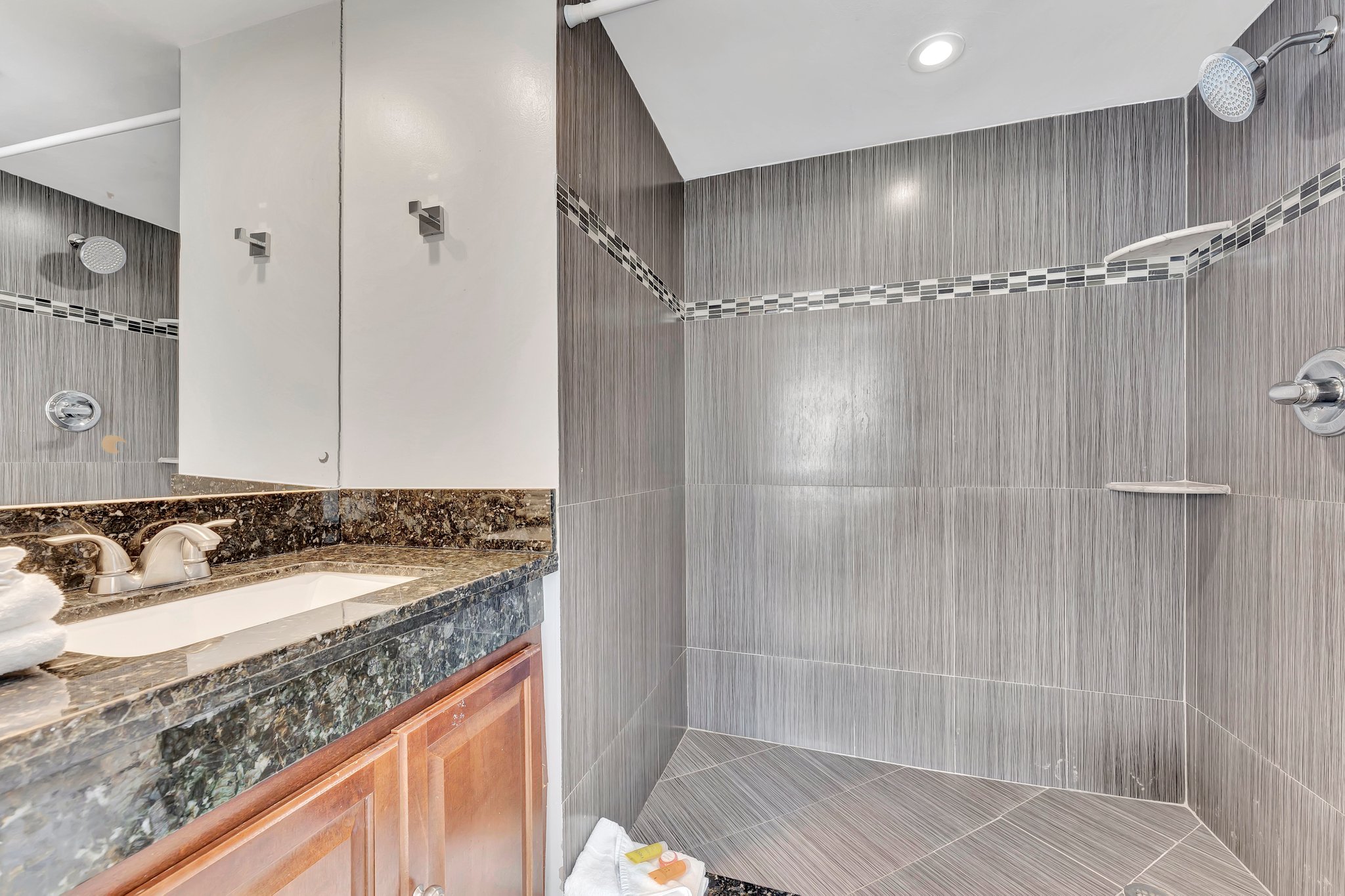 Bathroom with marble finish