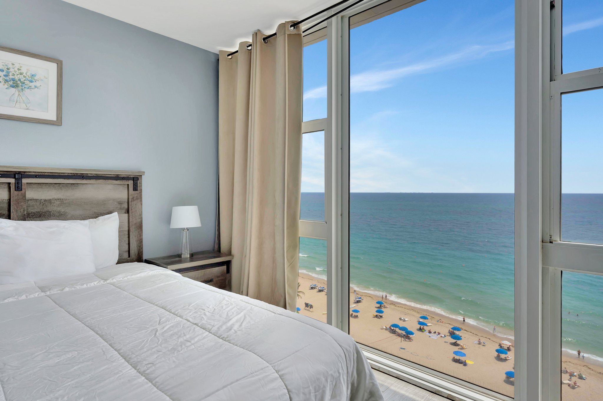 Oceanfront one bedroom suite with full kitchen at Ocean Manor Beach Resort Fort Lauderdale