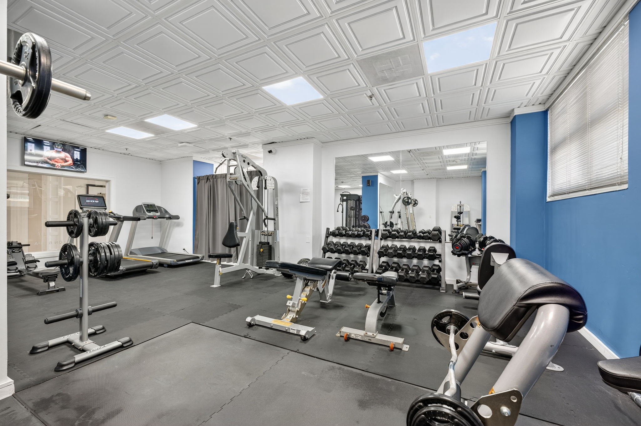 Cable machine and free weights at Ocean Manor hotel gym