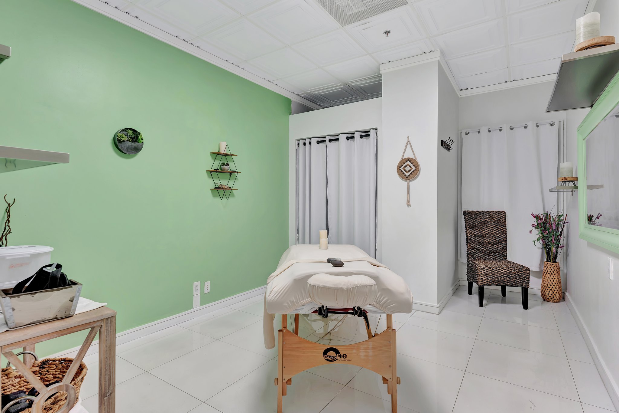 Relaxing massage therapy room at Ocean Manor Spa